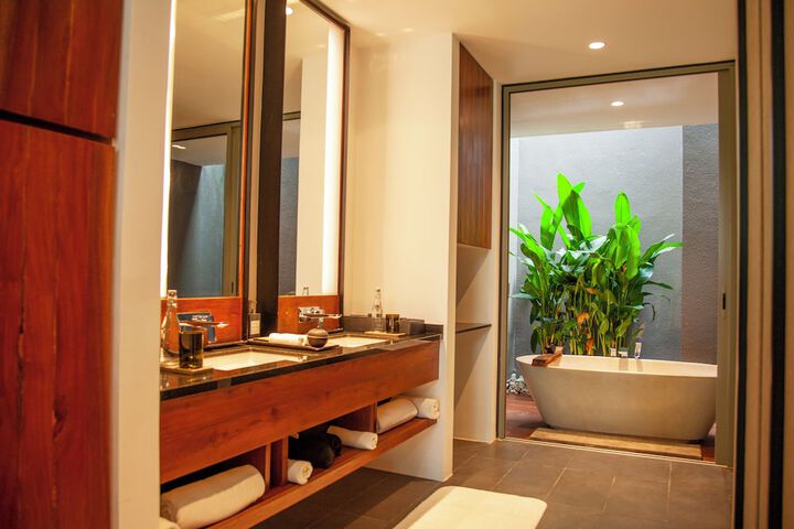 Room 33 of 47
