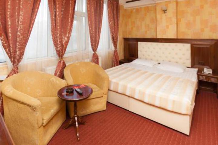 HOTEL TUDOR PALACE