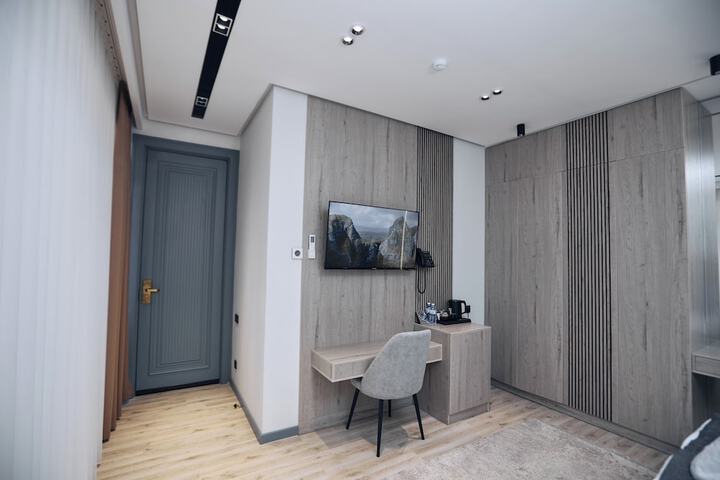 Room 18 of 87