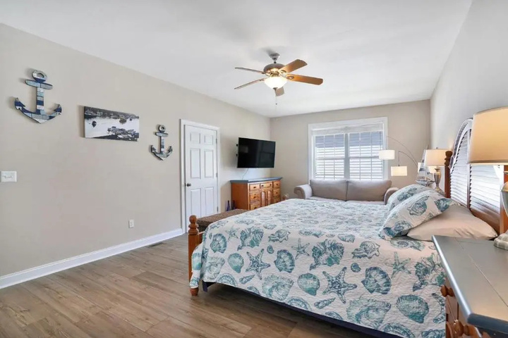 Room 4 of 28