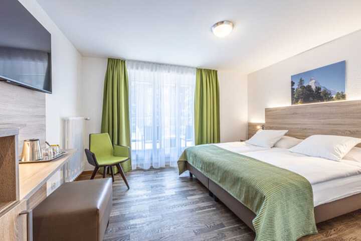 Room 93 of 142