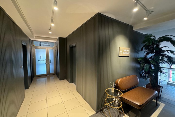 Ballroom/Hall 78 of 94