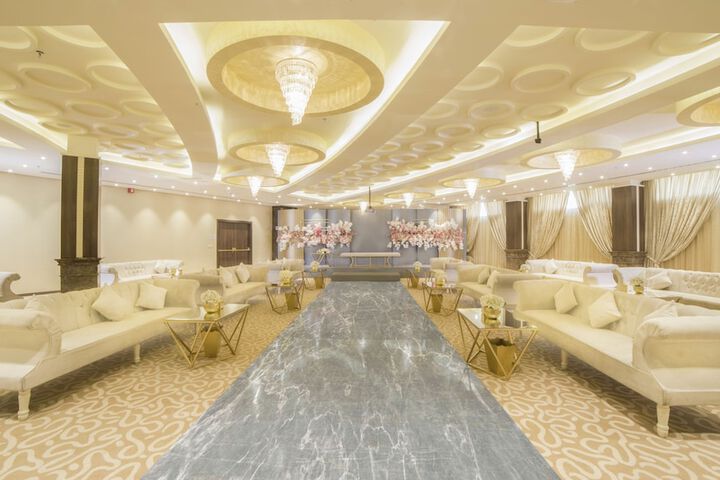 Ballroom/Hall 96 of 119