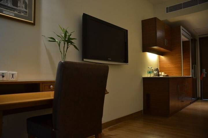 Room 12 of 30