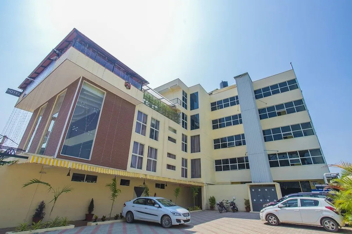 OYO 22837 Chairmens Hotel