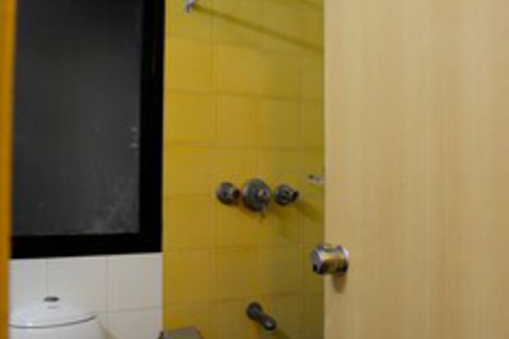 Room 4 of 15