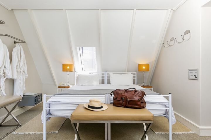 Room 4 of 155