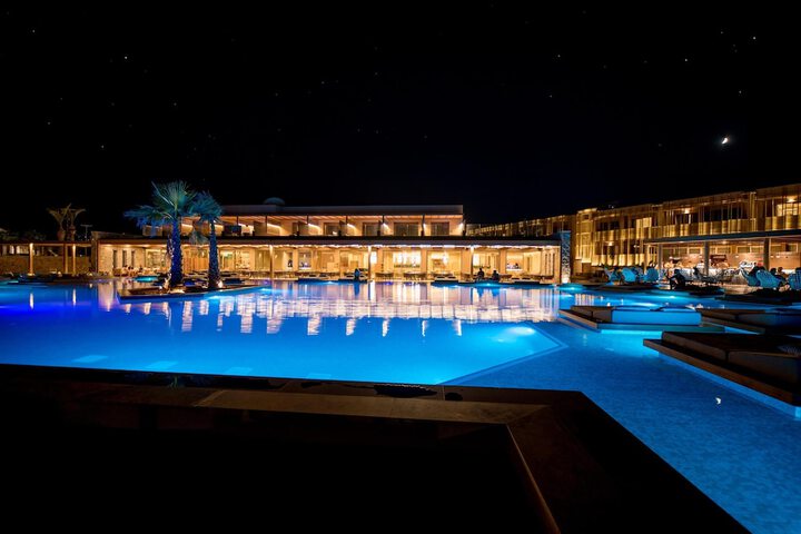 Pool 206 of 328