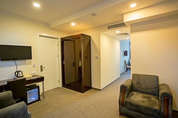 Room 16 of 33
