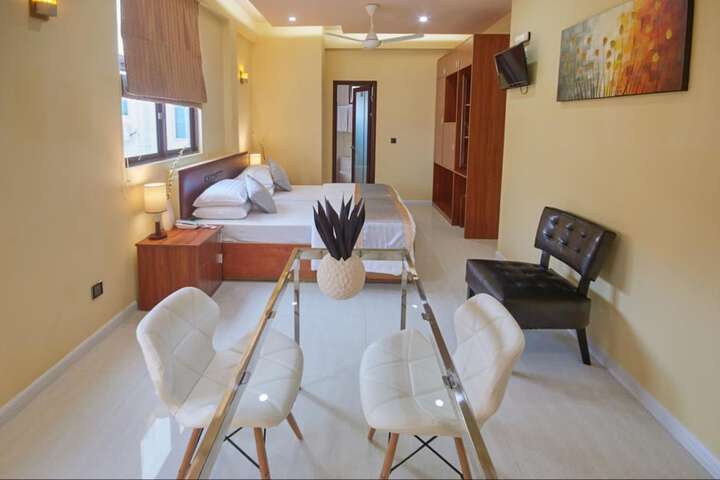 Room 4 of 32