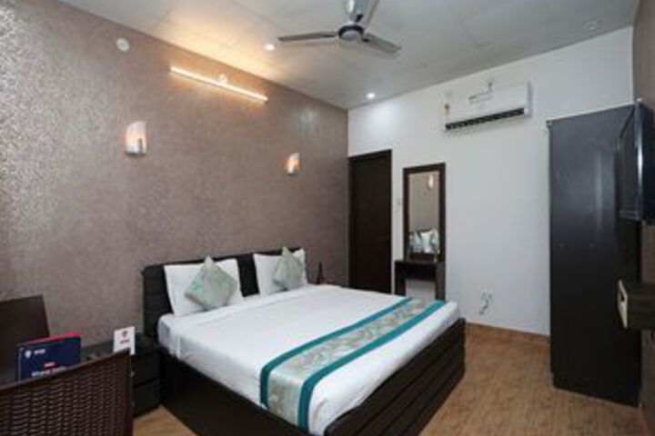 Room 9 of 21