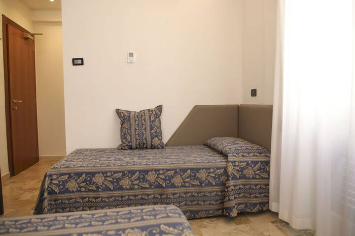 Room 17 of 37