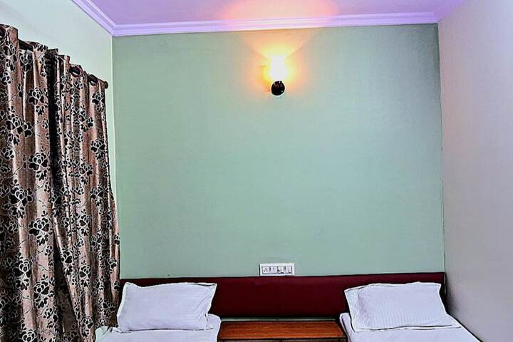 Room 4 of 10