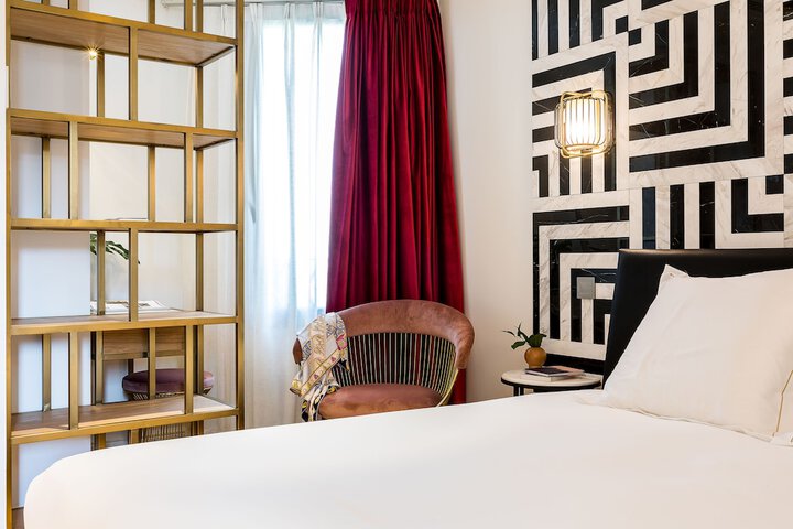 Room 42 of 77