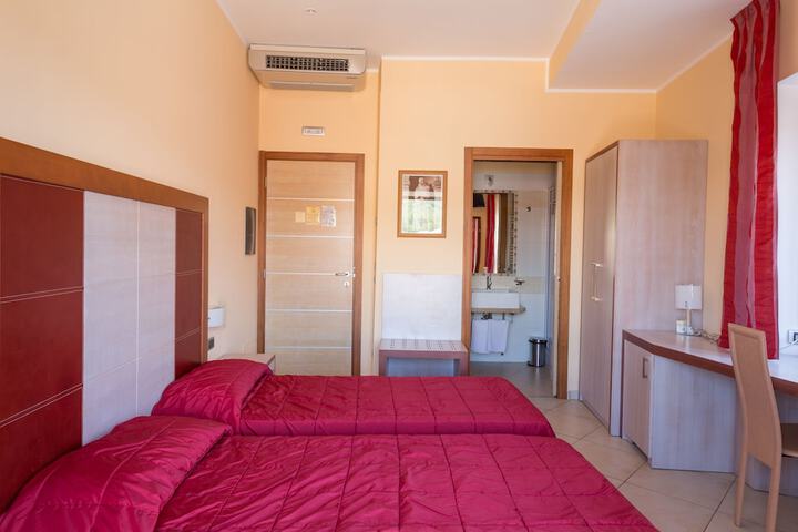 Room 12 of 42