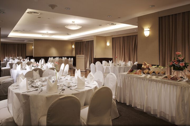 Ballroom/Hall 68 of 75