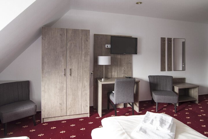 Room 5 of 33
