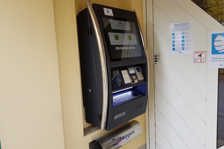 Check-in/check-out kiosk