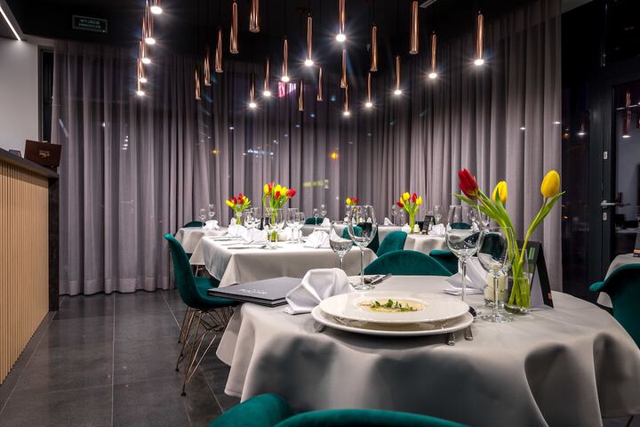 Dining 24 of 38