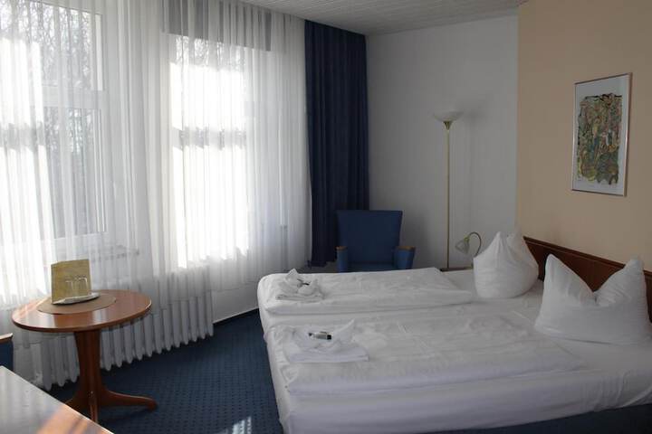 Room 10 of 29