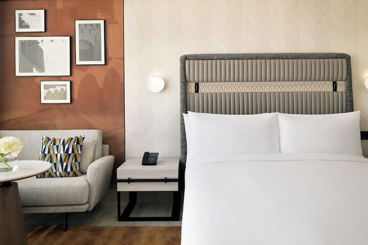 Room 10 of 38