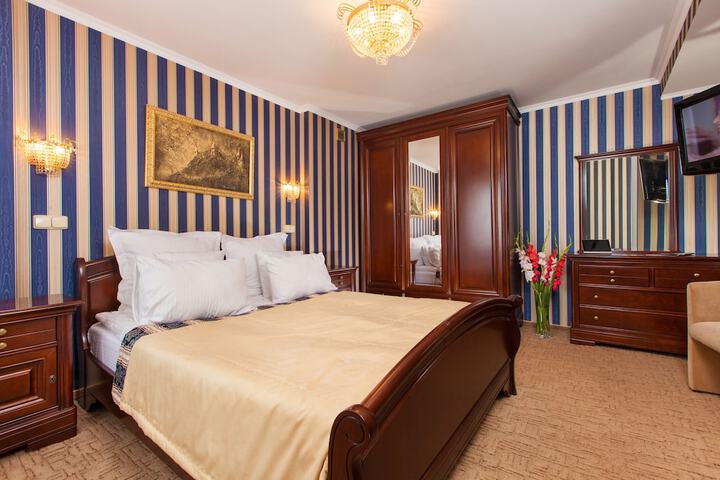 Room 27 of 66
