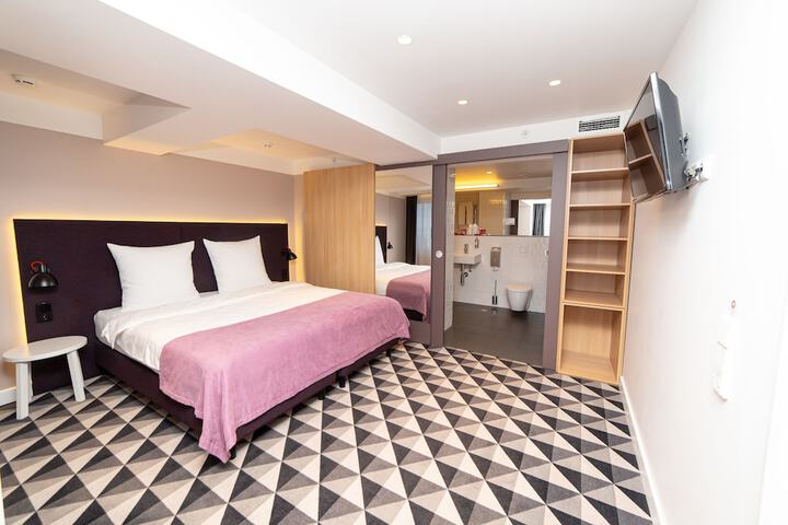 Room 12 of 48