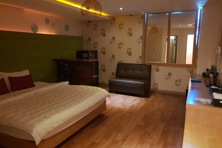 Room 19 of 39