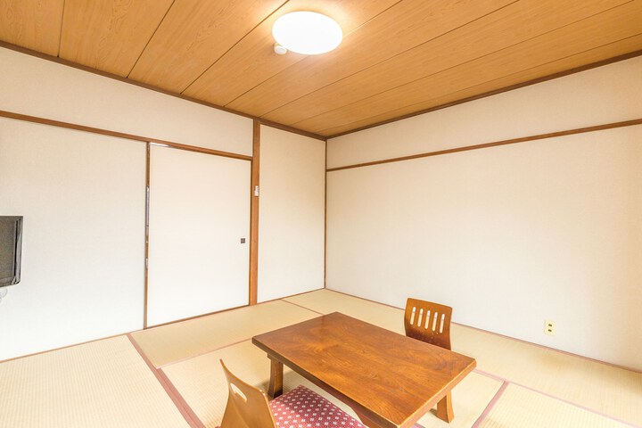 Room 5 of 48