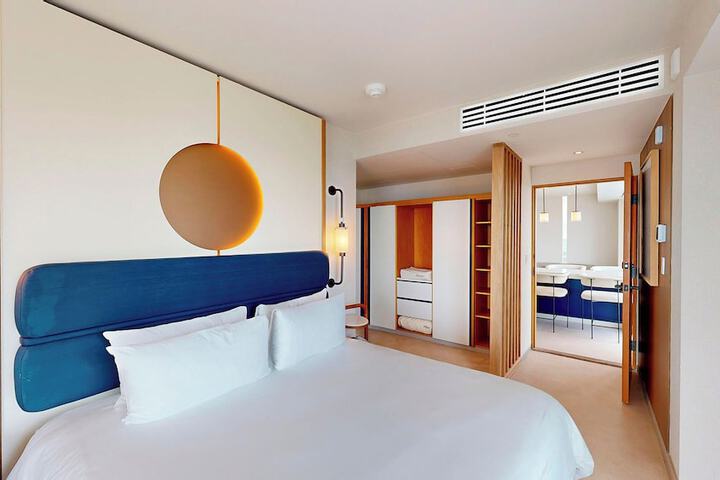 Room 43 of 136