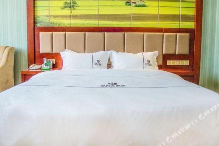 Hualun Hotel (Yining Development Zone)