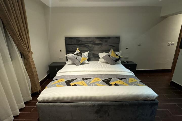 Room 13 of 19