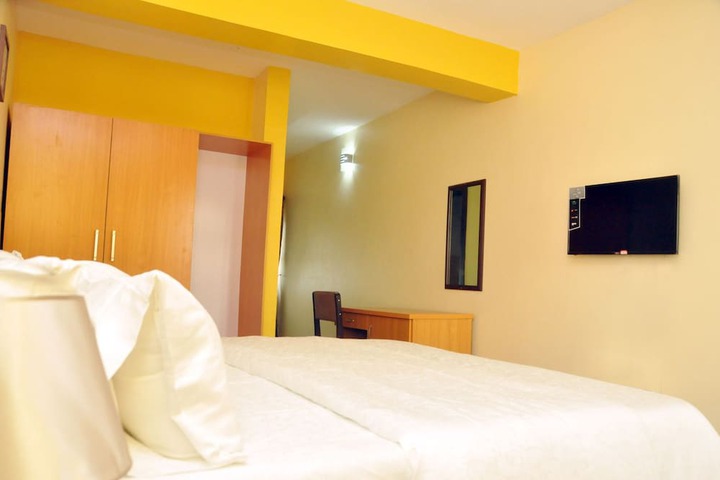 Room 6 of 24