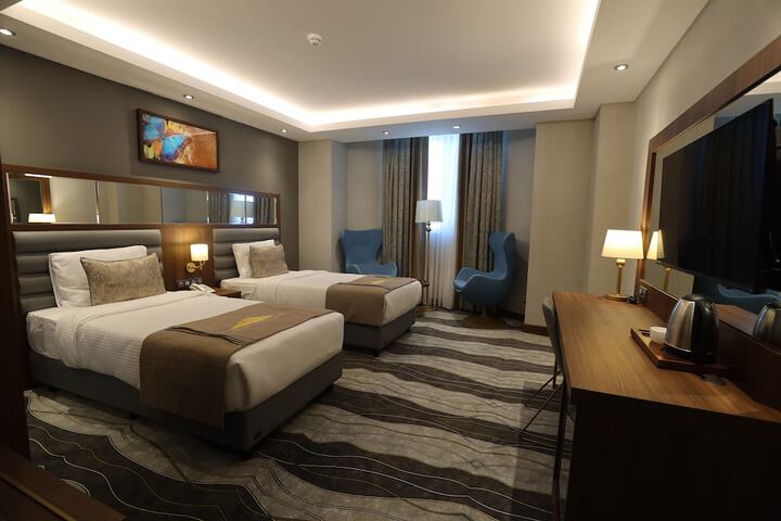 Room 4 of 50
