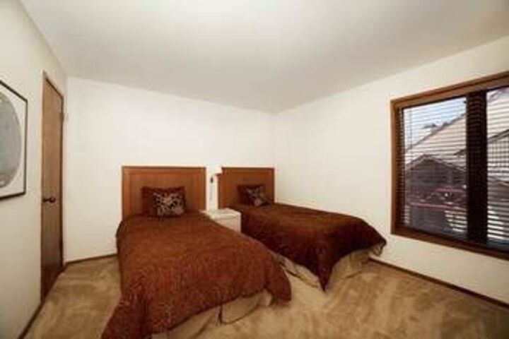 Room 13 of 32
