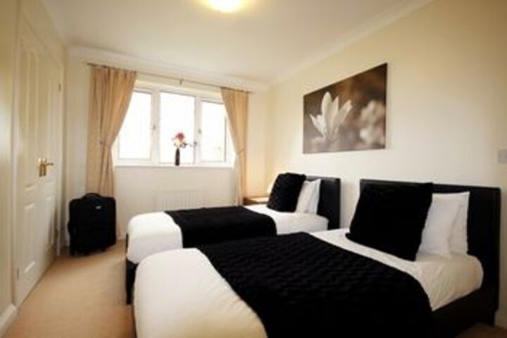 Room 10 of 28