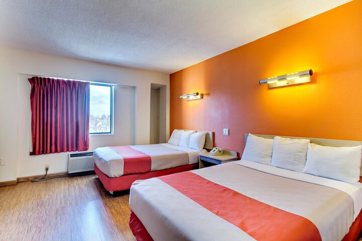 Standard Room, King or Two Doubles (7 of 9)