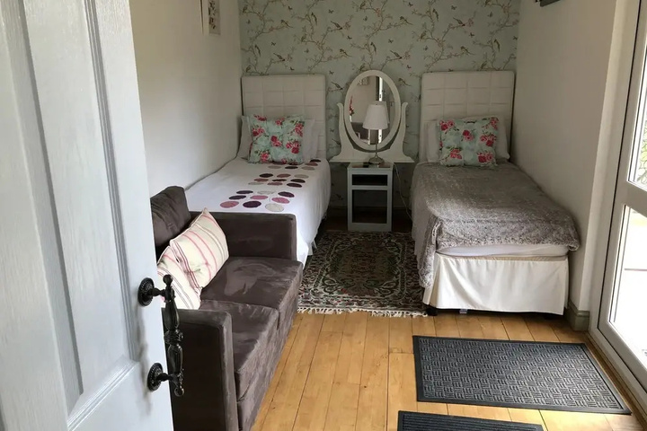 Room 5 of 13