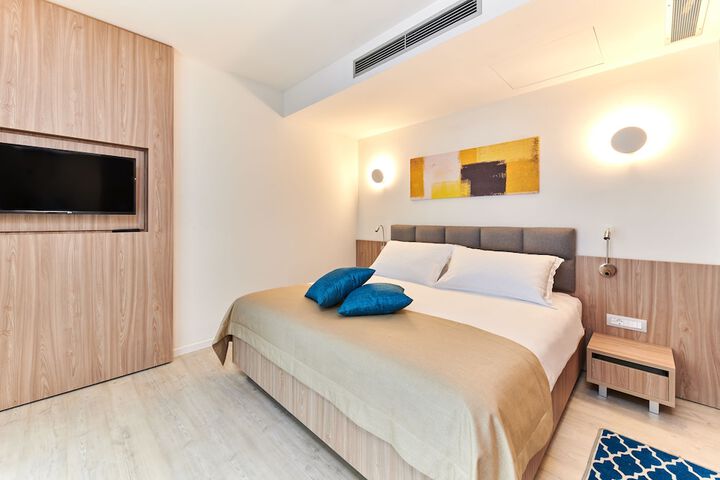 Room 15 of 66