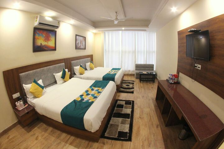 Room 10 of 28