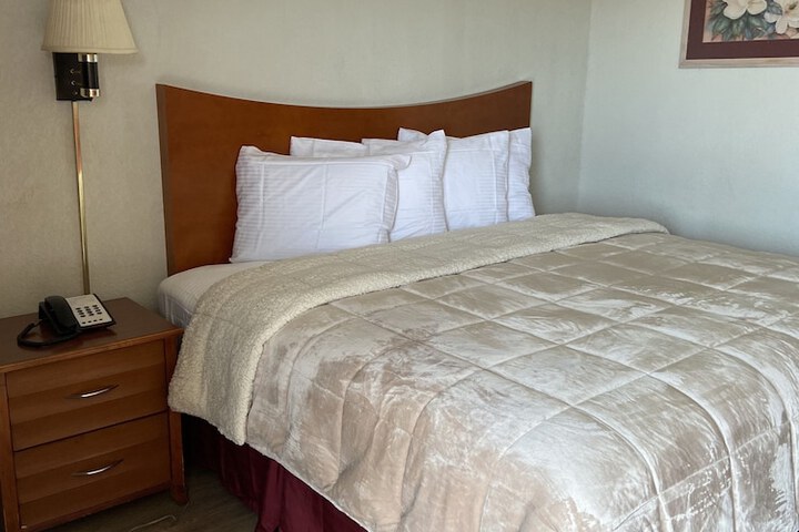 Single King Bed (15 of 20)