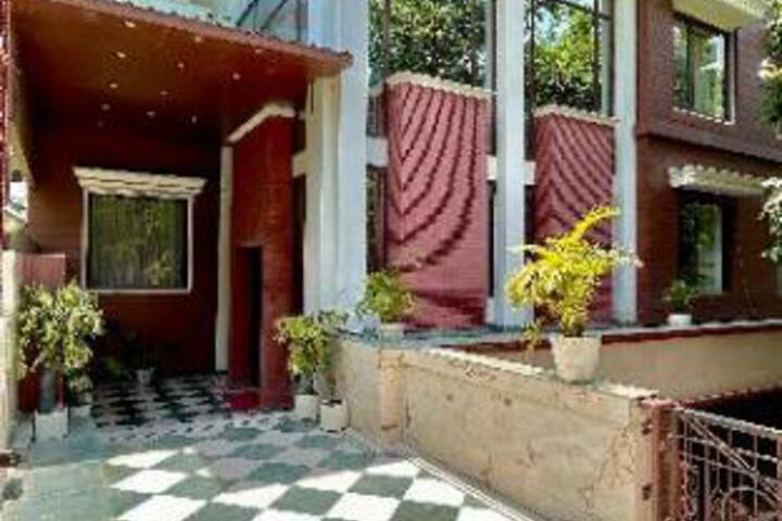 Park Luxury Studio DLF Phase 2 Gurgaon