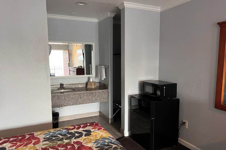 Basic 2 Queen Beds (14 of 21)