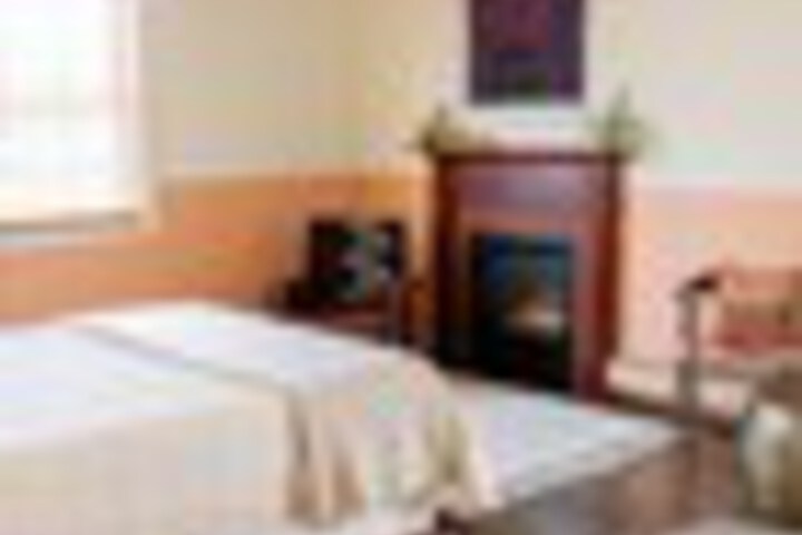 Room 5 of 126