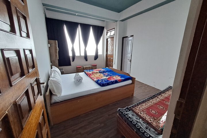 Room 11 of 12