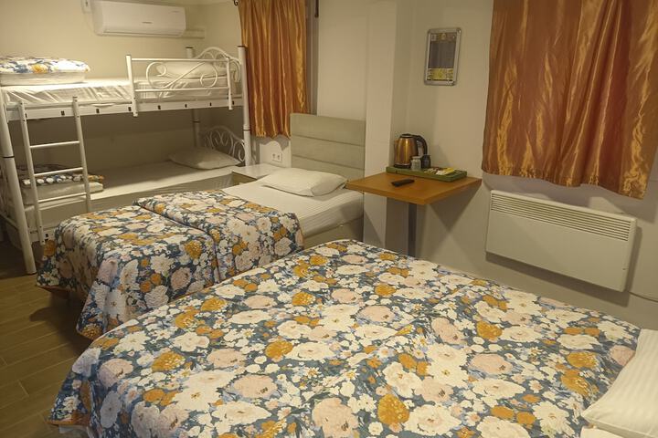 Room 44 of 125