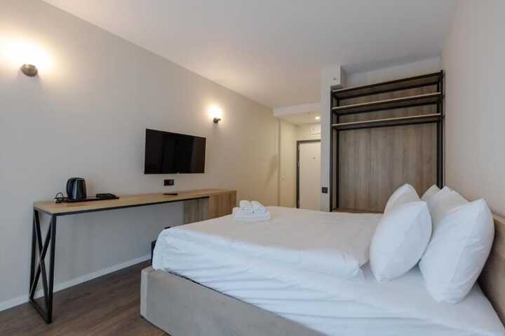 Room 8 of 48