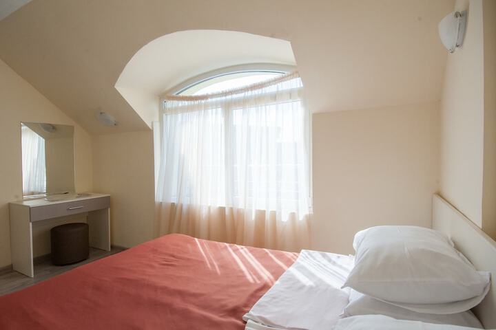Room 12 of 40