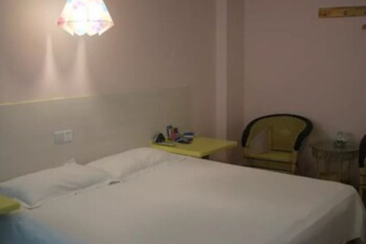 Room 26 of 38