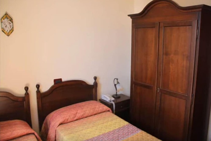 Room 14 of 29